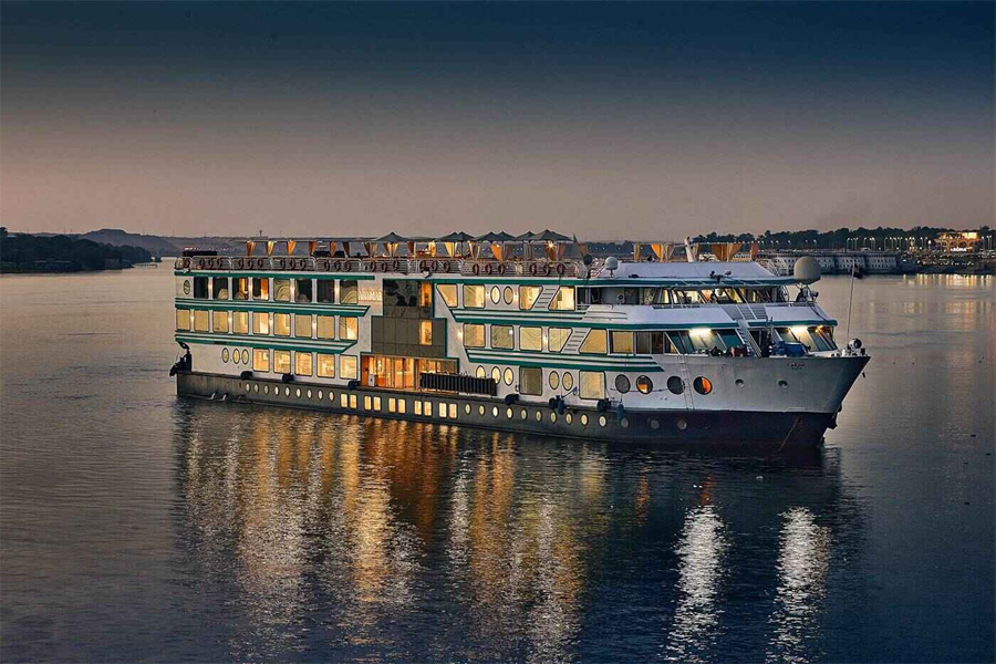 Nile Cruise  Luxor 