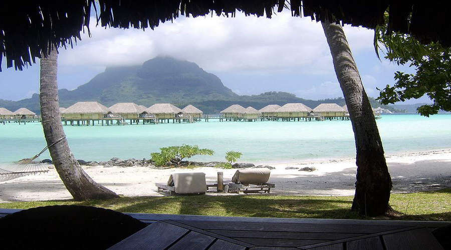 Bora Bora Hotel Peral Beach Resort