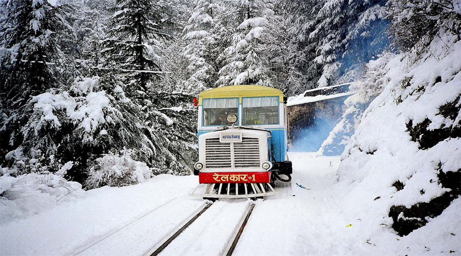 sw-toy train snow